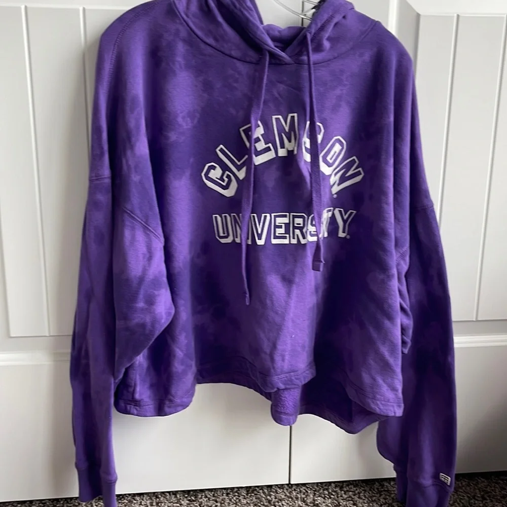 Cropped Sweatshirt - Picture 1 of 2